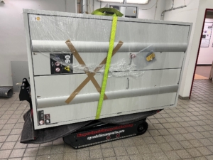 Laborschrank auf Treppenraupe – Spezialtransport Hamburg