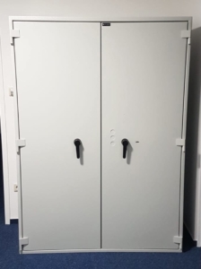 Industrieschaltschrank mit Doppeltüren – Spezialtransport Hamburg